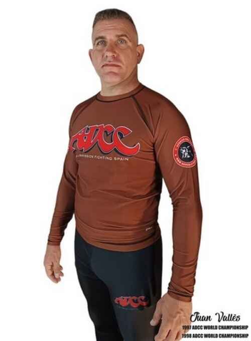 CAMISETA ELASTICA MANGA LARGA DANvaletudo ADCC SPERRY MARRON