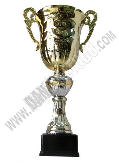 TROFEO GRANDE CERAMICA DORADO 66cm