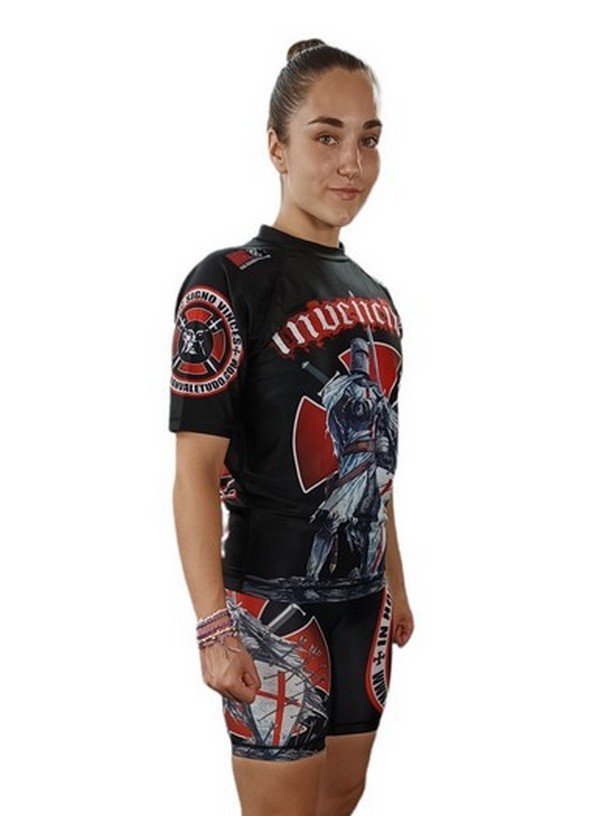 CAMISETA ELASTICA DAN TEMPLARIO INVENCIBLE - Imagen 3